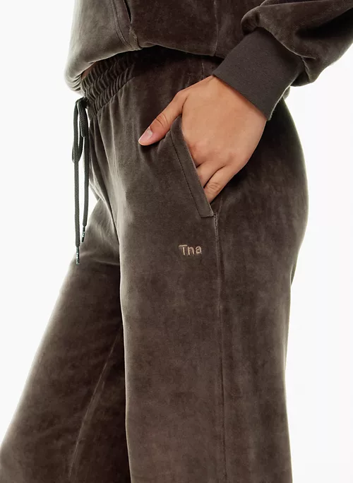 Relaxed Velour Sweatpant 5 Relaxed Velour Sweatpant - Image 3